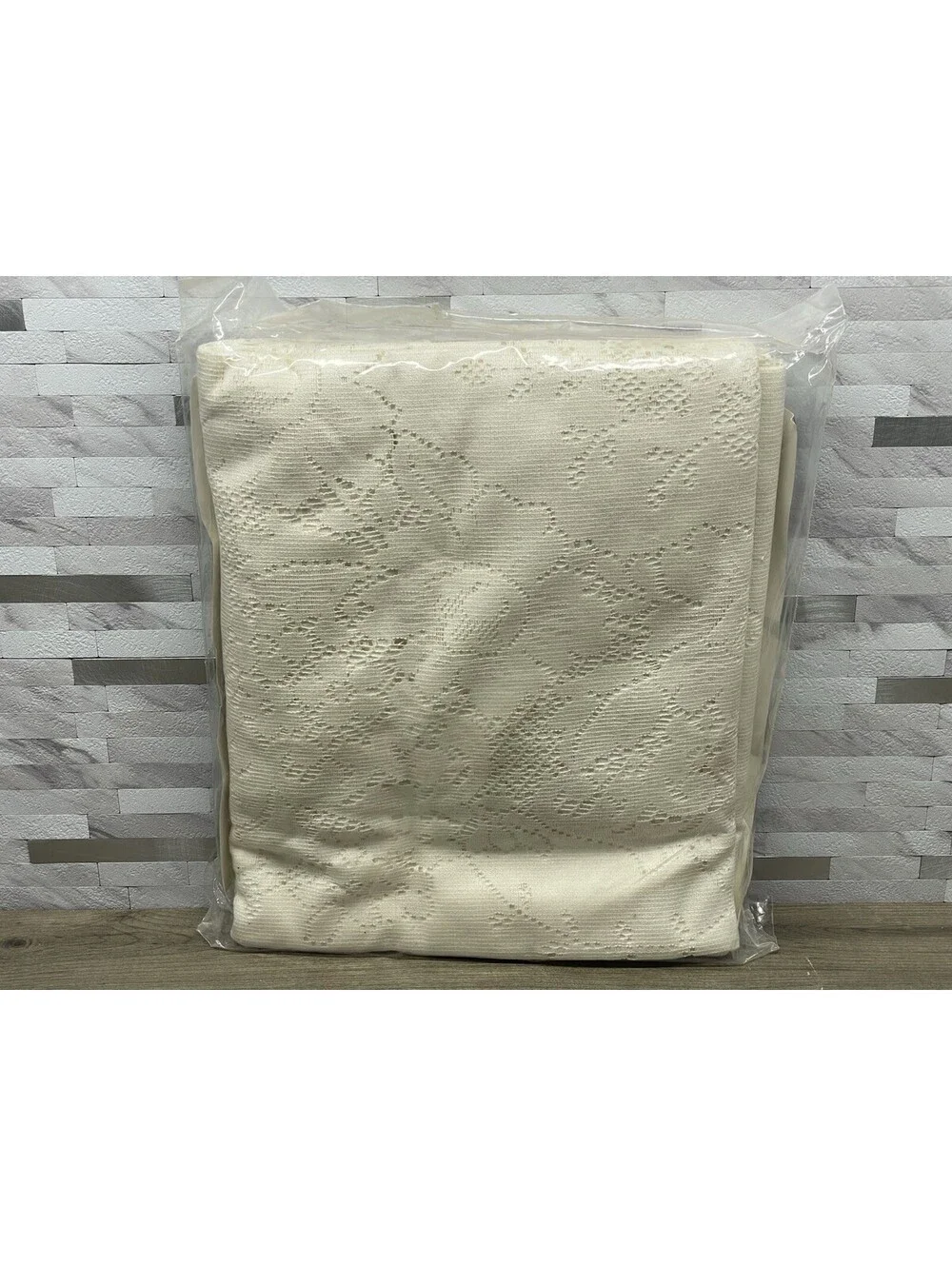 VINTAGE QUAKER LACE TABLECLOTH 70x90 Irregular MADE IN 🇺🇸 NEW BRIGHTON PATTERN